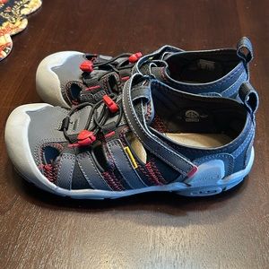 Keen Newport Water Shoes size 4 us